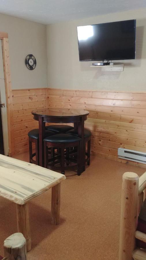 9 Bar W Cabins Вест-Йеллоустоун Екстер'єр фото