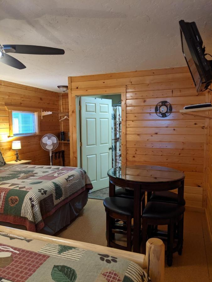 9 Bar W Cabins Вест-Йеллоустоун Екстер'єр фото